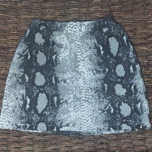 Shein Toddler girl snakeskin mini skirt (3-4year)